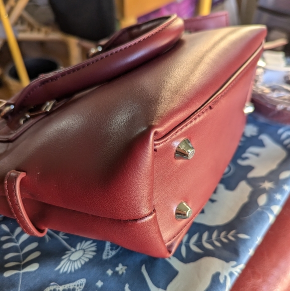 Urban Expressions Satchel Burgundy - Picture 6 of 9